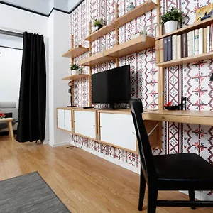 traditional-modern-3-bedroom-apartment-in-center.bucharesthotelsnow.com/