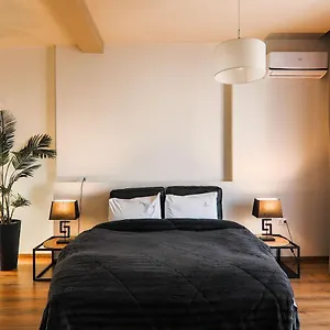 https://superior-one-luxury-apartments.hotelschalkidiki.net